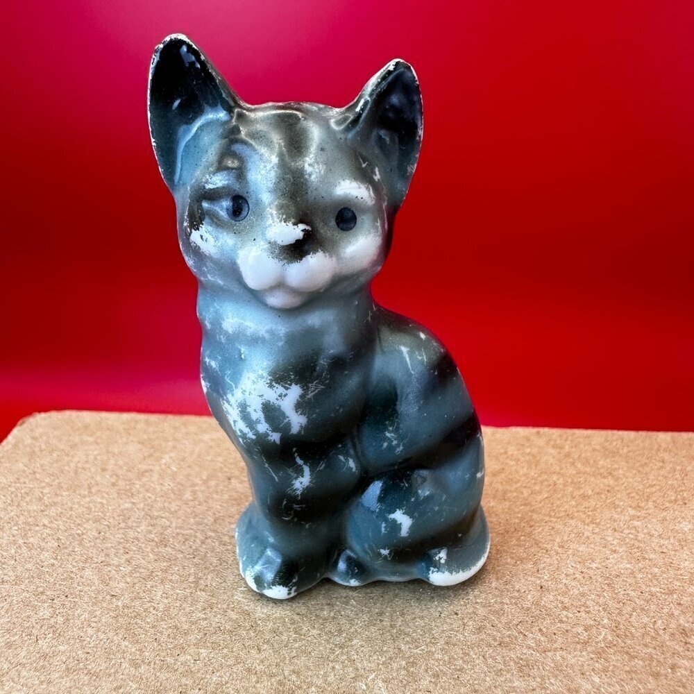 VTG KITTY BLUE BLACK TIGER CAT, PORCELAIN JAPAN FIGURINE, BLACK EYES, 2,75"